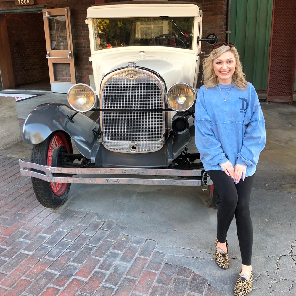 Meet your Posher, Elizabeth